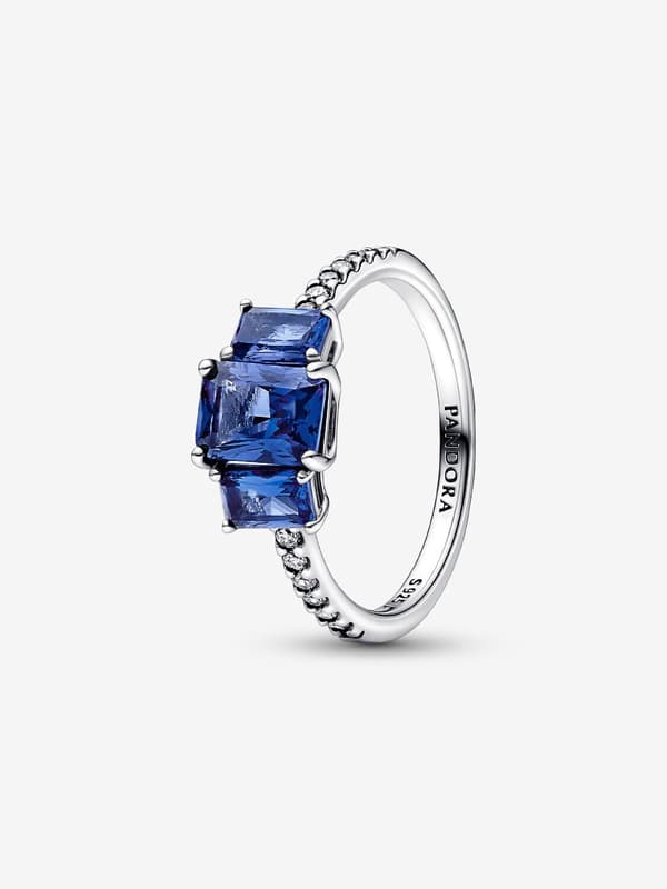 Pandora – Blå rektangulær ring med tre glitrende sten – Sterlingsølv Circumference: 54mm