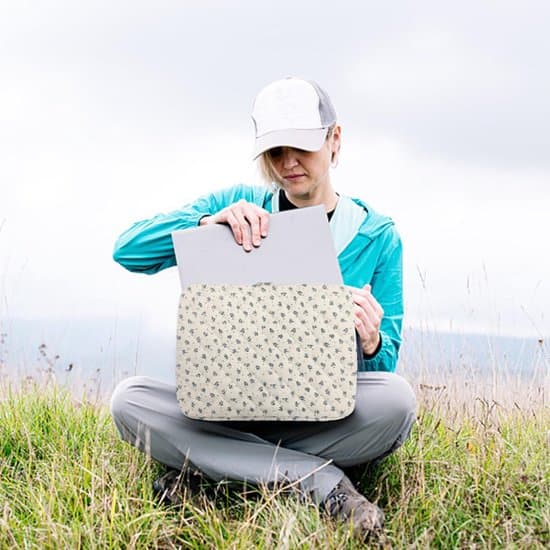 Cute Floral 14-inch Laptop Bag - The Perfect Protective Case for Laptops and Tablets.