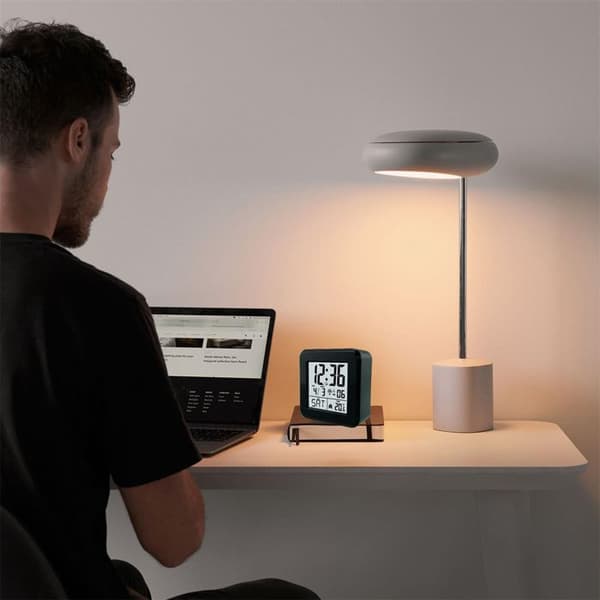 Smart lysende vekkerklokke for barn og studenter med enkelt LCD digitalt display - Svart (lysende)