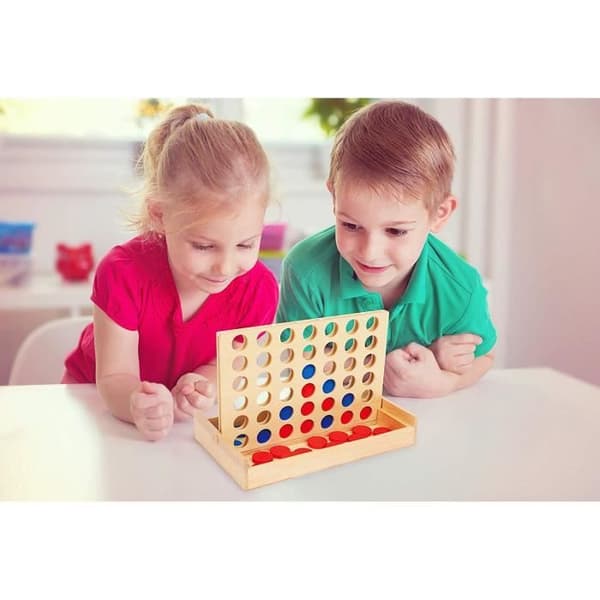 Connect Four -lautapeli, matkakoko, Connect Four -matkaversio puulaatikossa