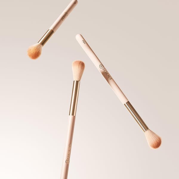 Highlighterbørste, fluffy øjenskyggebørste, uundværligt makeupværktøj til highlighter og blush (Medium Blender)