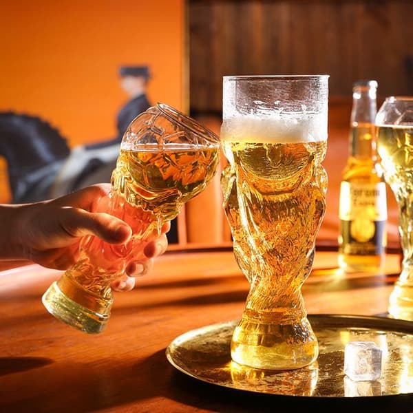 Världscupölglas, designade som en fotbollstrofée (850ML)
