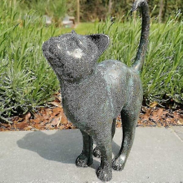 Vacker kattstaty med rundad rygg trädgårdsdekor harts utomhus gräsmatta skulptur