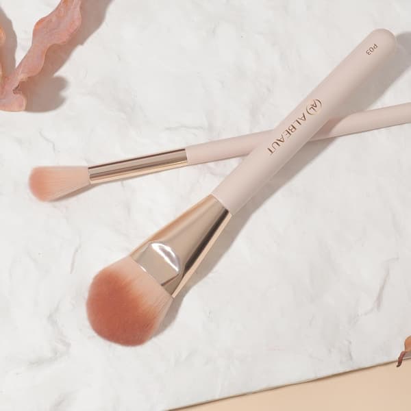 Highlighterbørste, fluffy øjenskyggebørste, uundværligt makeupværktøj til highlighter og blush (Medium Blender)