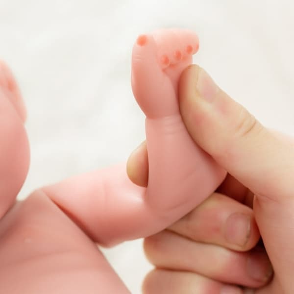 Reborn docka verklighetstrogen söt nyfödd babydocka småbarnsdocka 25 cm