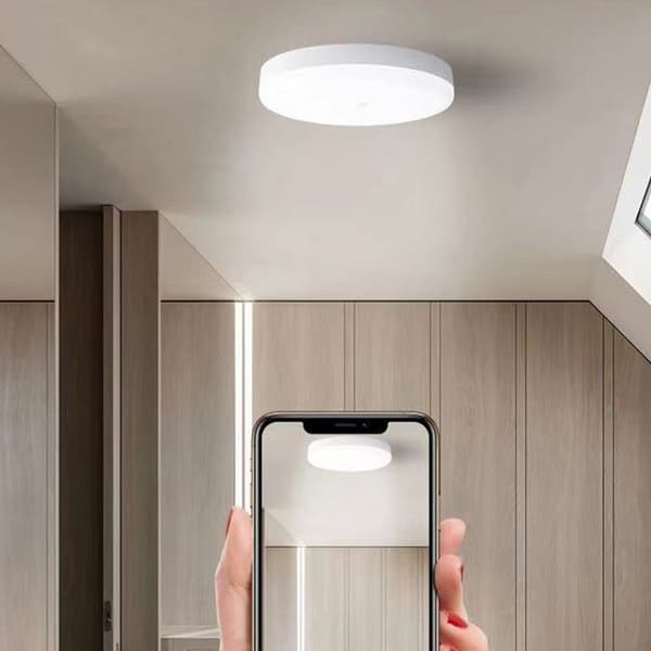 Taklampe med bevegelsessensor, rund, ultratynn, tjueto centimeter i diameter