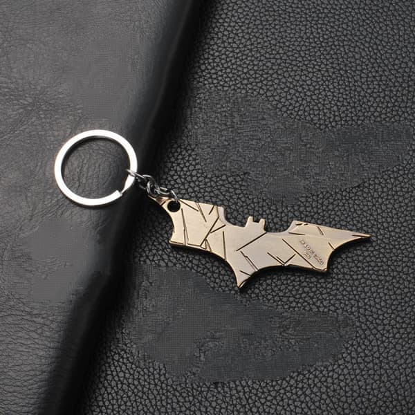 Pronssinvärinen avaimenperä Batman-riipuksella, Dark Knight K K