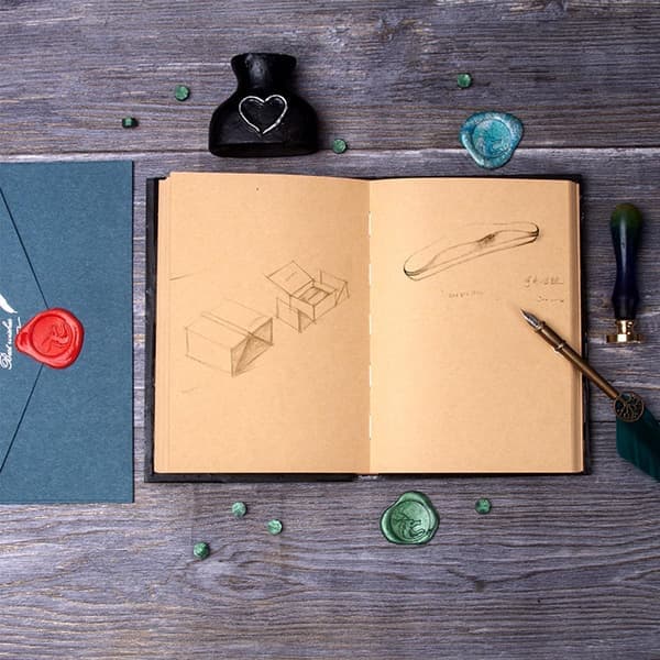 Dragejournal – 3D-preget skissebok med drageøye-design, vintage grimoire