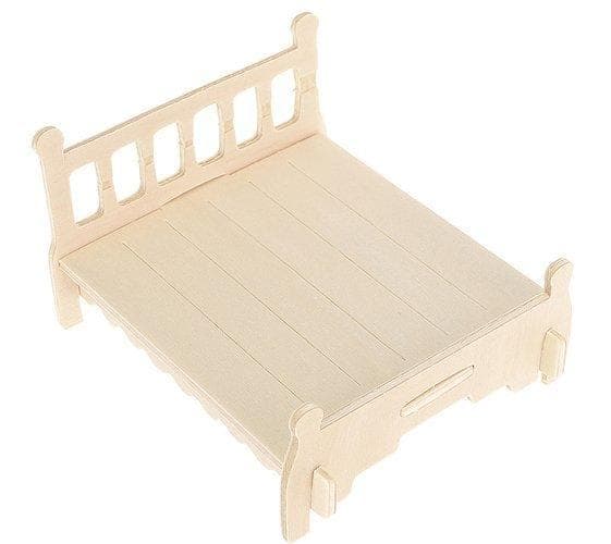34 stk. dukkehusmøbler / dukkeskapsmøbler i beige tre