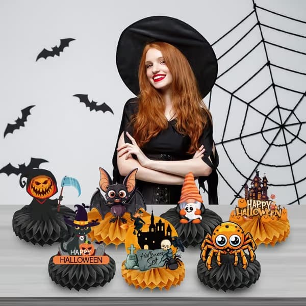 Halloween-prydnad med spindel, spöke, pumpa och fladdermus i bikakepapper