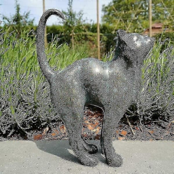 Vacker kattstaty med rundad rygg trädgårdsdekor harts utomhus gräsmatta skulptur