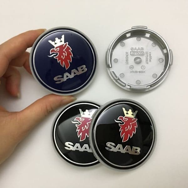 Svart Saab 63 mm 4-delars set med Saab silver navkapslar, en