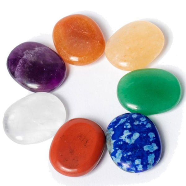 Set med 7 mini stenar för chakrabalansering