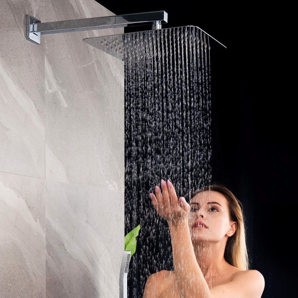 Kylpyhuoneen ylellinen sadesuihkun set Seinälle asennettava sadesuihkupääjärjestelmä Kiillotettu kromi suihku
