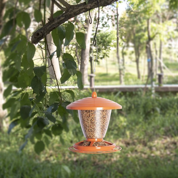 Lintujen syöttölaite Oravien vastainen lintujen syöttölaite pihan puutarhan koristeluun ulkona riippuva lintujen syöttölaite