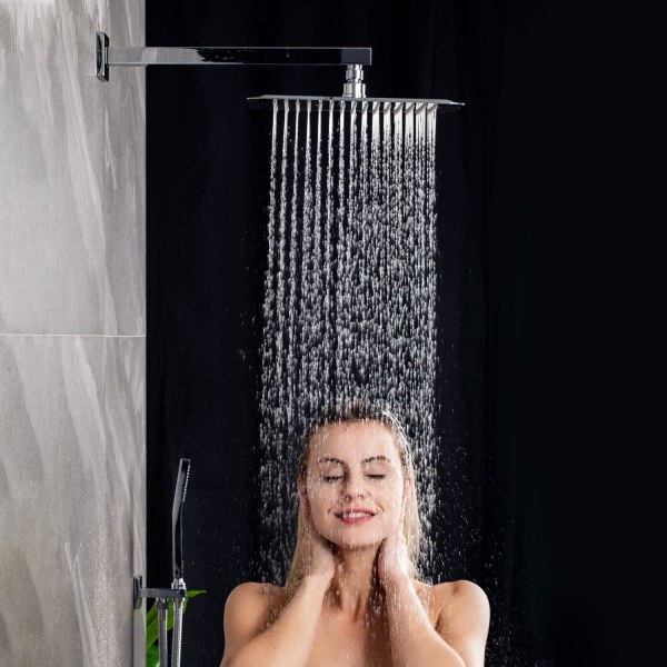 Kylpyhuoneen ylellinen sadesuihkun set Seinälle asennettava sadesuihkupääjärjestelmä Kiillotettu kromi suihku