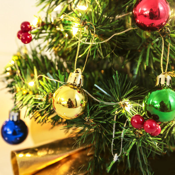 45 cm:n minikeinotekoinen joulukuusi pöytäjalkainen joulukuusi joulukorupalloilla, pieni ruukkukuusi ja joulukuusentähti Ch:lle