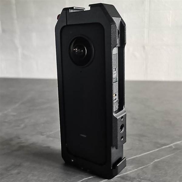 Insta360 One X2 Protective Cage Action -kamerarunkoon, jossa on kylmäkenkä