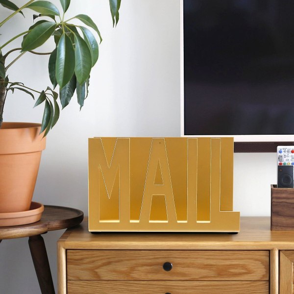 Modern e-posthållare i mässing i metall gold