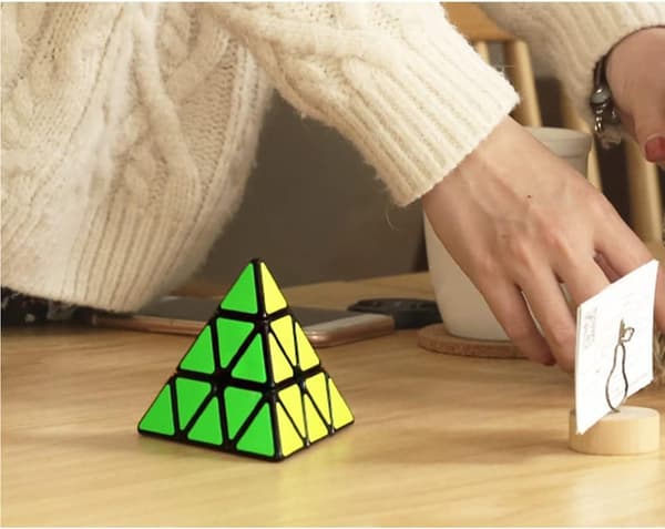 Pyraminx Cube, Pyramide Speed Cube, Profesjonell, Glatt, Høy feiltoleranse, Egnet for konkurranseøvelser
