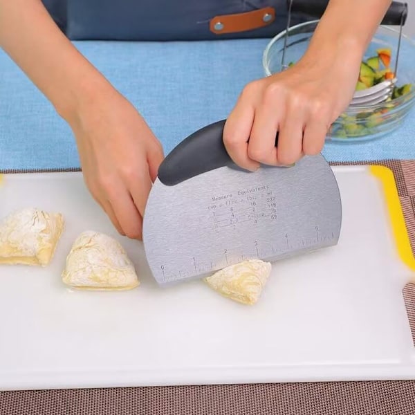 Multipurpose Pro Kraftig Rustfritt Stål Deig Kake Skrape Kutter Hakker Pizza Kutter med Måleskala