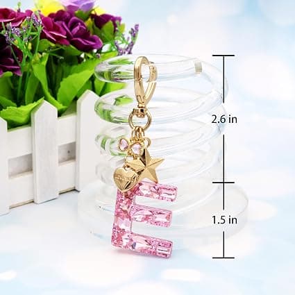 Nyckelring med initialbokstav Present till kvinnor Söta rosa nyckelringar för väska E