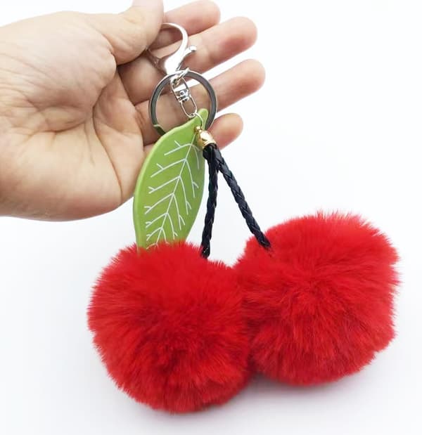 Nyckelring med fuskpälspompom, fluffig väskberlock, bilväskberlock Cherry Red