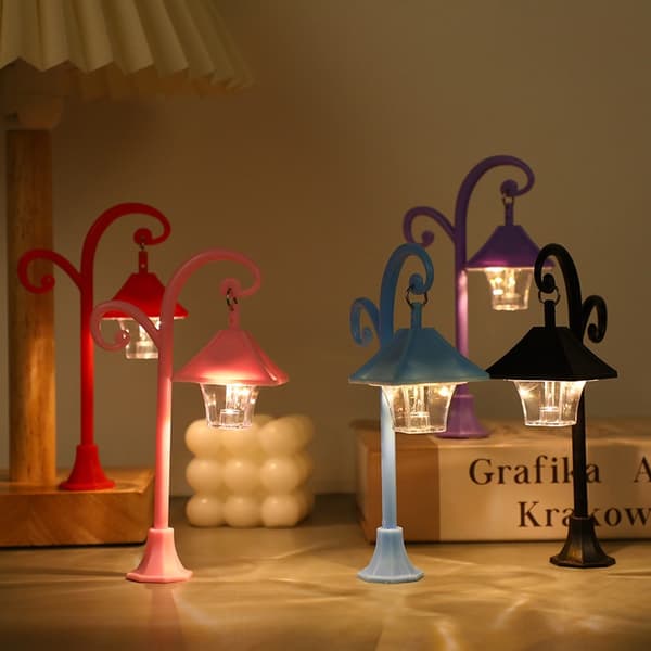 4 stk. mini LED nattlys, miniatyr landskapsbaserte gatelamper, simulerte gatelampemodeller for skrivebordsdekorasjon.