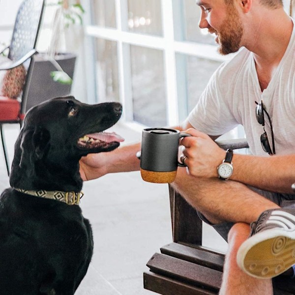 Kaffemuggar, 15oz Mugg Set med 2, Stor Keramisk Kaffe Mugg med Korkbotten och Spill Proof Lock för Mamma Pappa, Stor Mugg för Kaffe Latte Te, Beige