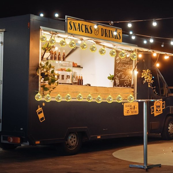 Pakkaus, jossa 10 LED-discopalloa, 150 cm riippuvat marokkolaiset valonauhat hopeanväriset LED-jouluvalot sisätiloihin