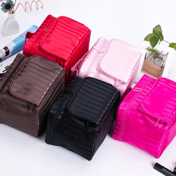 Naisten tilava ja vedenpitävä meikkilaukku Stripe rose
