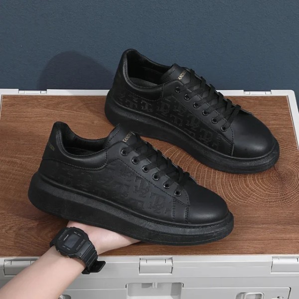 Mænd Små sorte sko Snørebånd tyk sål Casual sneakers Alsidige læder muffinsko forhøjet bordfodtøj til mænd Black 44