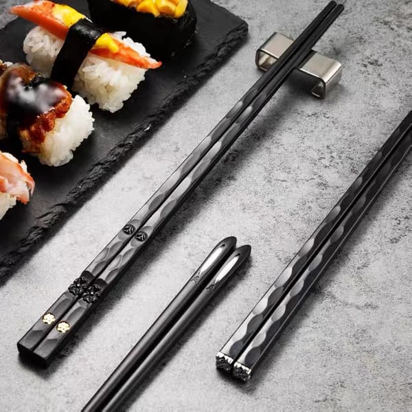 5 par halkfria återanvändbara sushipinnar i graverad legering 5 Pair