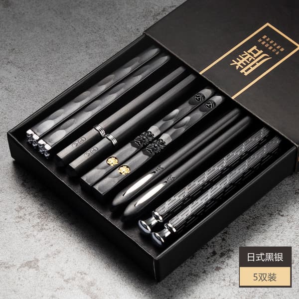 5 par sklisikre gjenbrukbare sushipinner i gravert legering 5 Pair