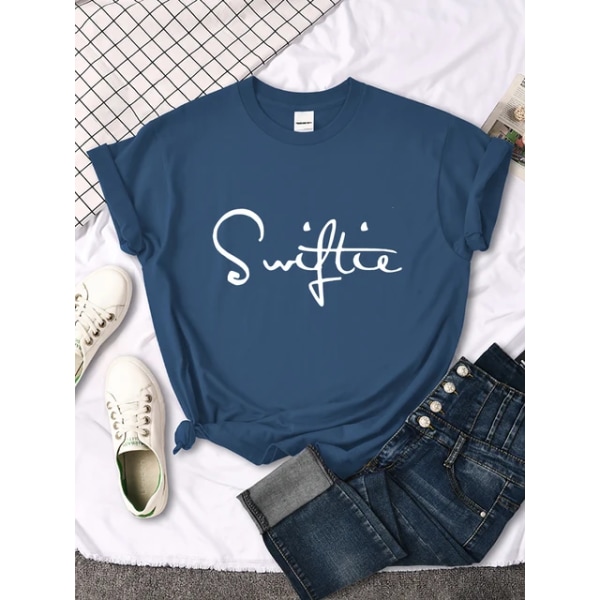 Swiftie Retro Y2K Sjov Print T-Shirt Kvinde Sommer Mode Tee Top Sport Casual Tops Tøj Gade Personlighed T-Shirt Haze Blue L