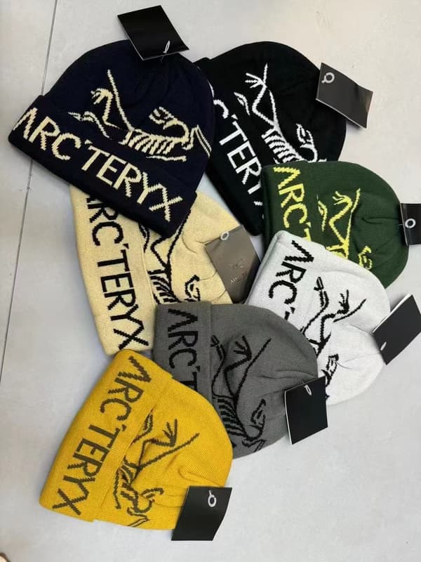 Stickad Arc'TERYX Vinter Varm Mössa Stretchmössa för Män och Kvinnor Khaki 55-60 cm