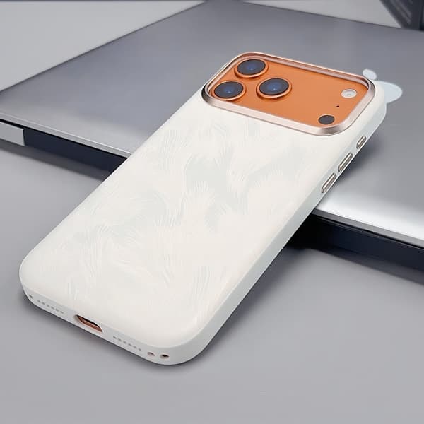 Mobilskal med plumartad textur för iPhone 17 Pro och iPhone 18 Pro - Vit