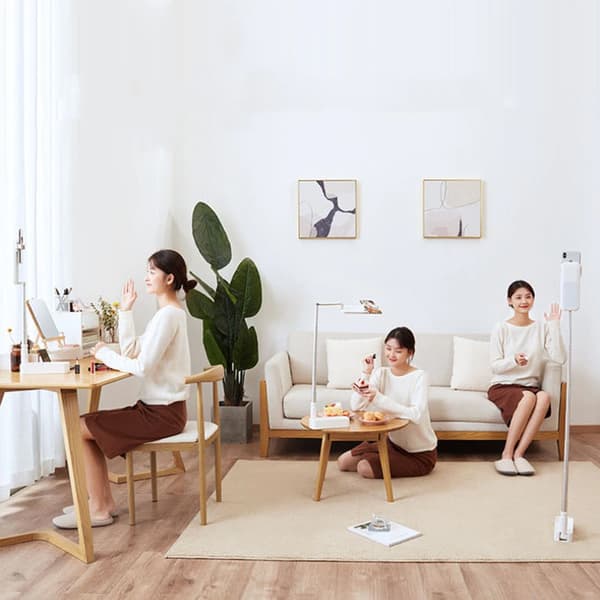 Portable Mobile Phone Tripod with Telescopic Function and Lamp