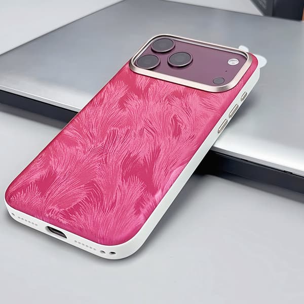 Mobilskal med plumartad textur för iPhone 17 Pro Max och iPhone 18 Pro Max - Röd