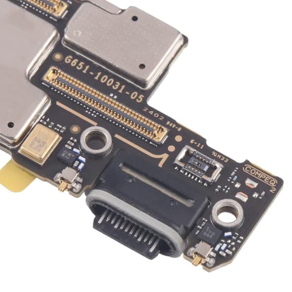 Google Pixel 9 Pro Charging Port