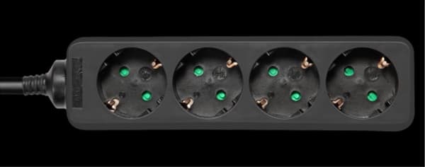 Deltaco Earthed power strip, 4xCEE 7/3, 1xCEE 7/7, child protected, 3m - Black