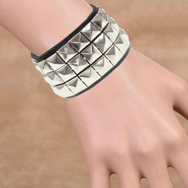 Trendigt Punk Street Photography Nattklubb Kvadrat Nitar Armband Tre Rader Kvadrat Nitar Läderarmband Armband Svart Armband med Nit black