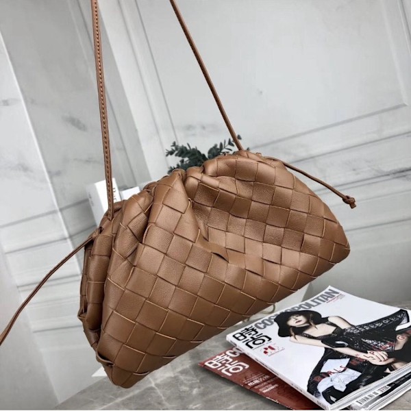 PU vävd väska Satchel Cloud Mini läder clutchväska white