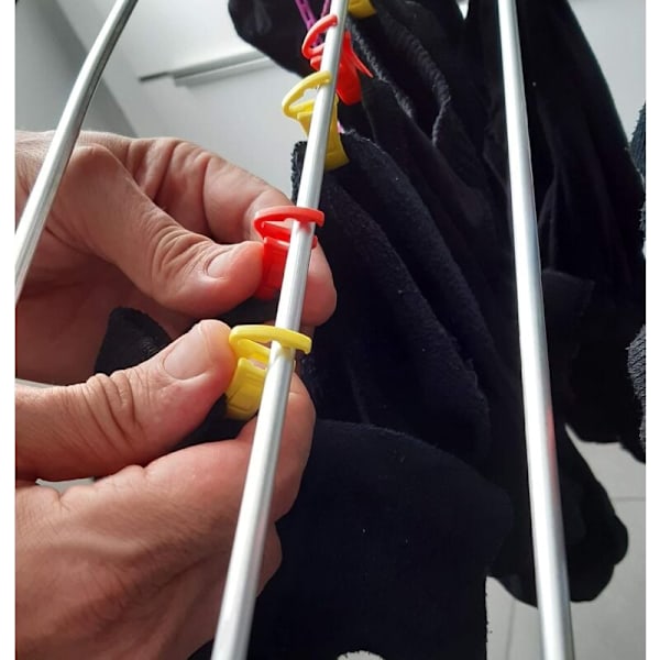 40 stycken tvättstrumpeklämmor med halkskydd, klädnypor och bärbara klädkrokar för att hänga kläder på torklinan