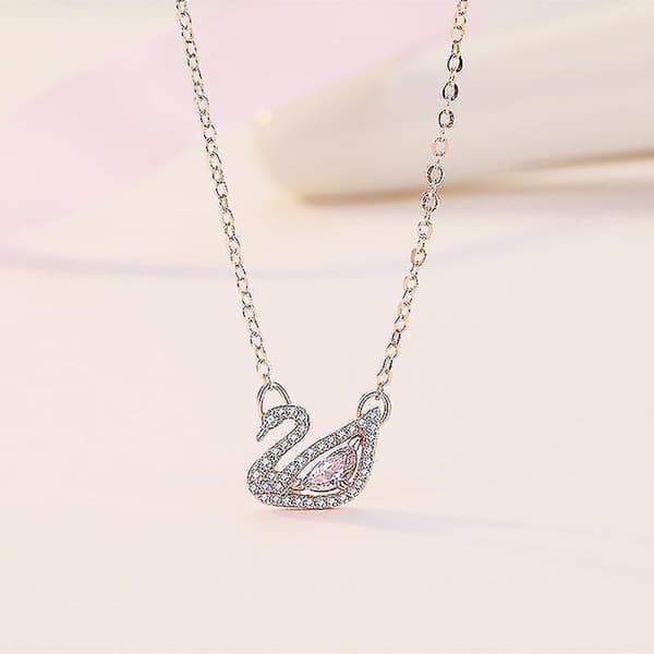 Drama True Beauty Rosa Svan Diamanthalsband