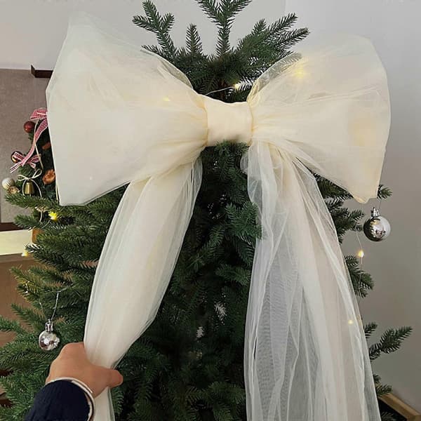 Luftig julrosett i mesh i överdimensionerad storlek, dekorativ accent lämplig för julgranspynt och festlig styling, vit White