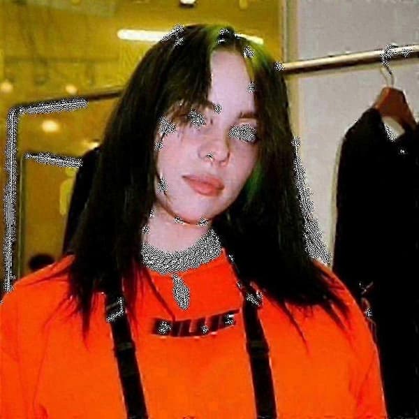 Damhalsband i silver med berlocker av Billie Eilish