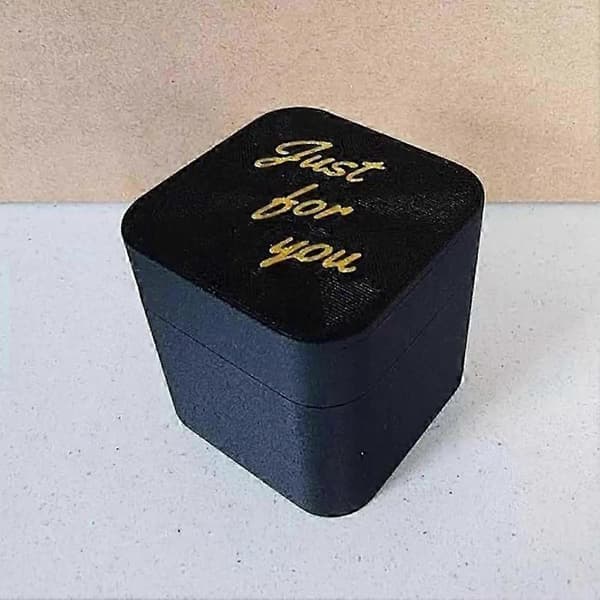 Långfinger överraskningspresentlåda, perfekt skämtpresent med låda för vuxna 2pcs