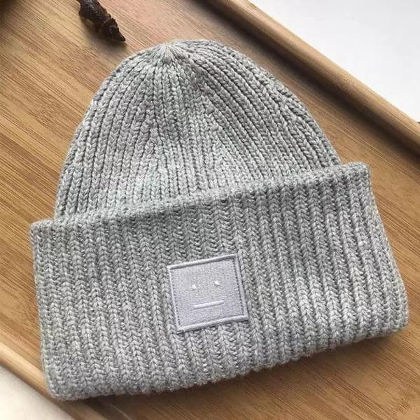 AC Smiley Uldhat til Par - Firkantet Rullet, Højkvalitets Vinterhat Beige Sort Etiket Light gray