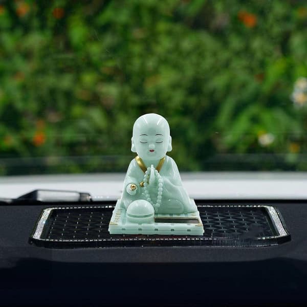 Solcelledansende Buddha-munk Bobble Head Bilpynt, Grønn Mini-munkefigur for Skrivebordsdekor